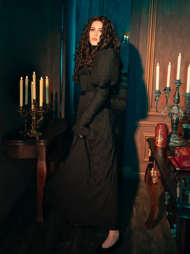 Lady Mourning Victorian Gown in Black