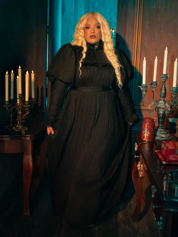 Lady Mourning Victorian Gown in Black