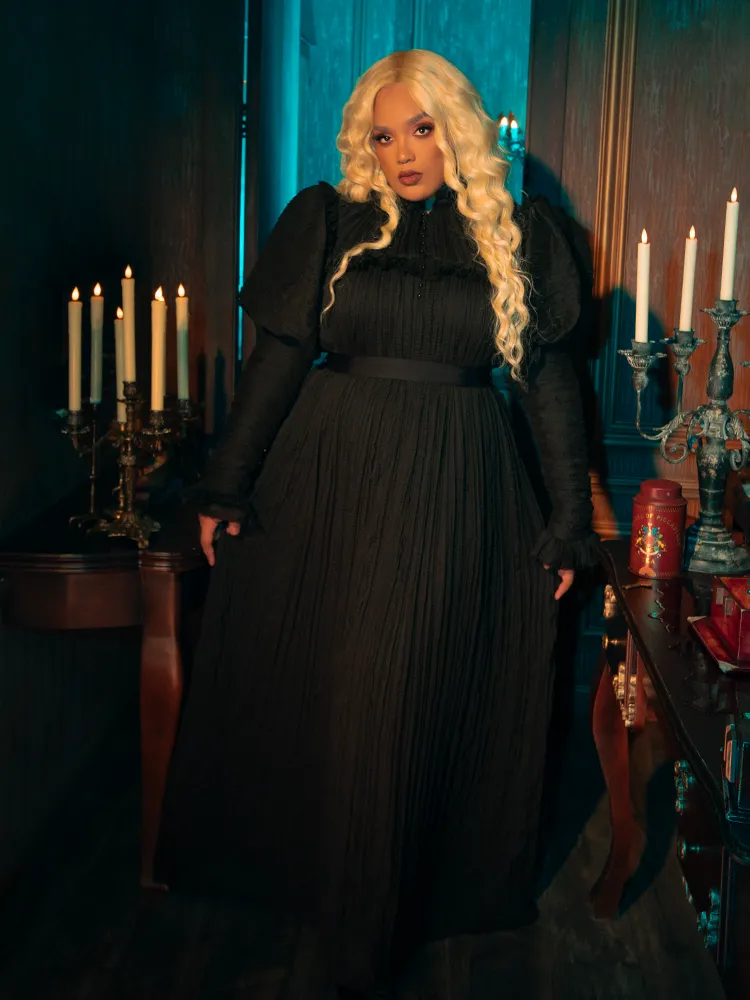 Lady Mourning Victorian Gown in Black