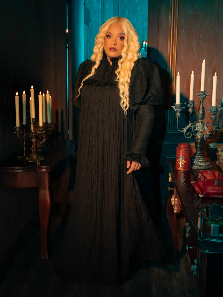 Lady Mourning Victorian Gown in Black